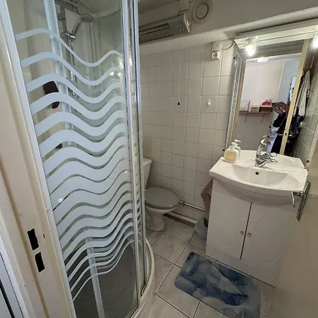Mezzanine A La Pinede Pour 4 Pers, Parking Prive - Fr-1-749-94 Apartment Agde