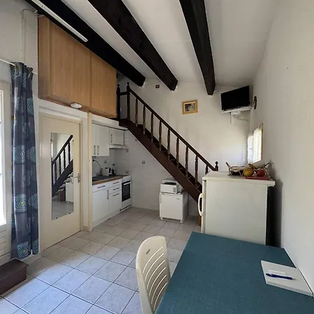 Mezzanine A La Pinede Pour 4 Pers, Parking Prive - Fr-1-749-94 Apartment *